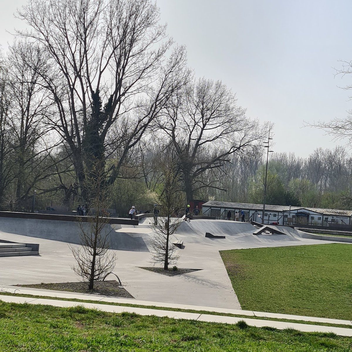 Skatepark groot schijn — rollerblading spot in Antwerp, Belgie