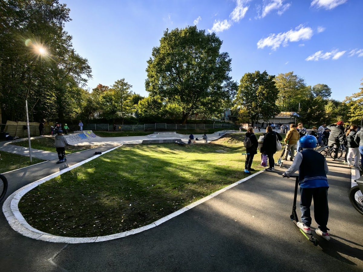 Skatepark und Pumptrack am Gleisbogen — rollerblading spot in Hamburg, Germany