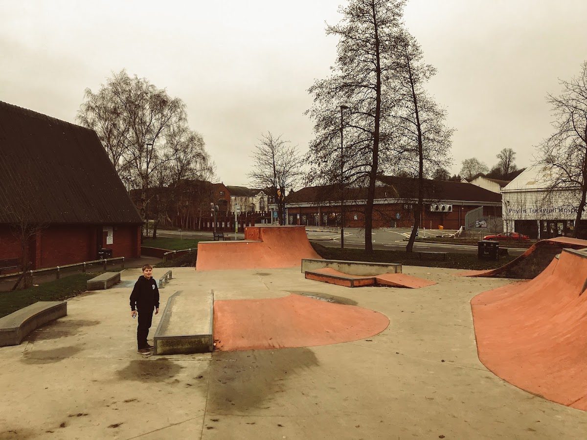 Farnham Skatepark — rollerblading spot in Farnham, UK
