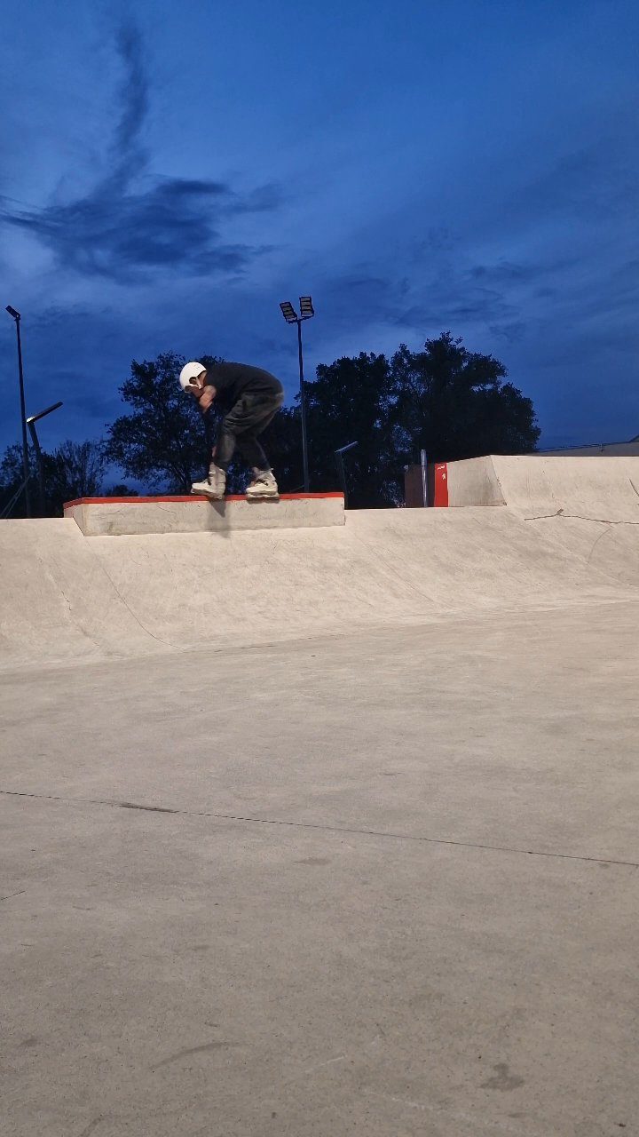 Kazincbarcika skatepark — rollerblading spot