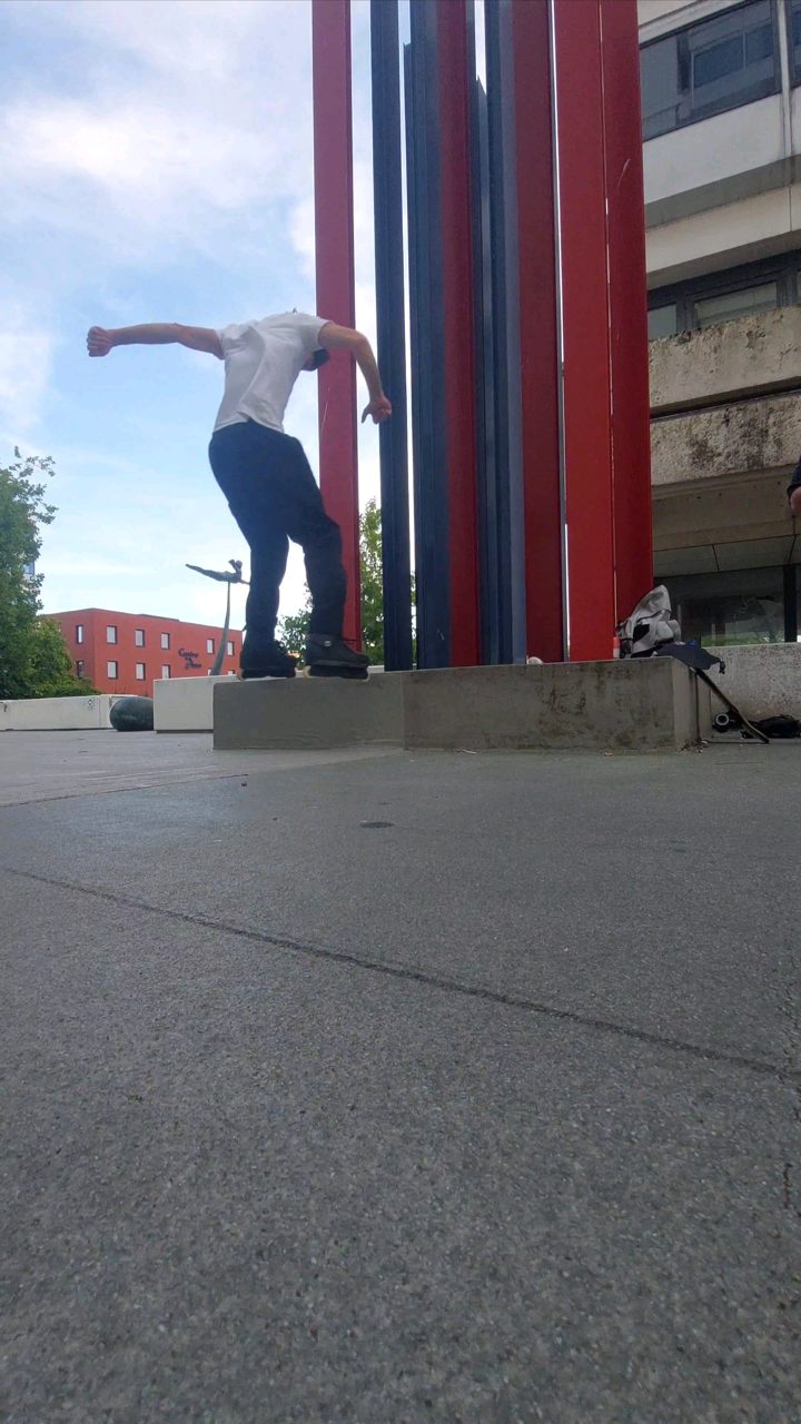 Kiss the ledge 💋  #soulgrind #trick #spot #session 