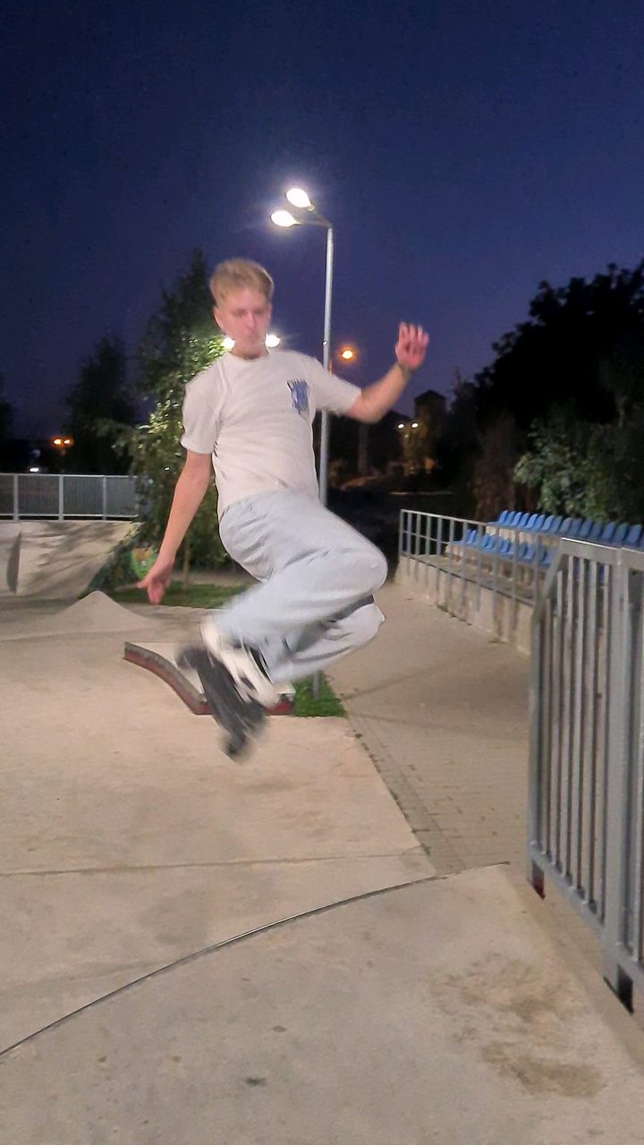 #trick #skatepark #session #friends #city #jump #grab