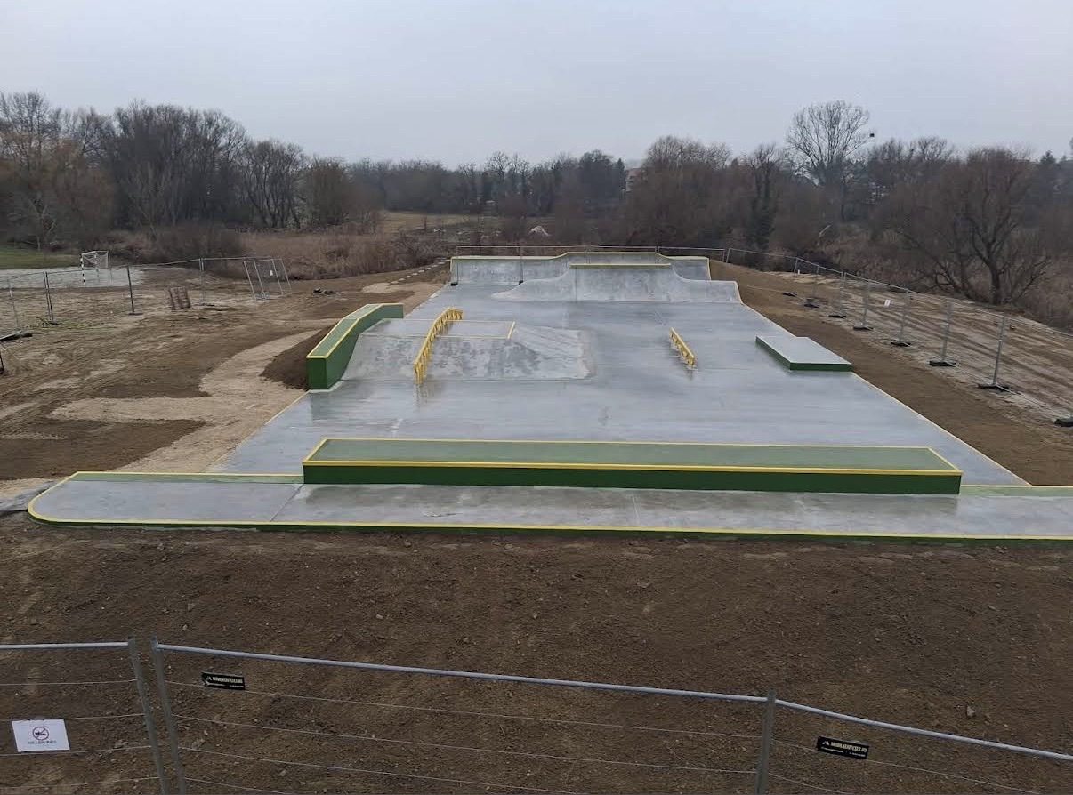 Veresegyházi skatepark — rollerblading spot in Veresegyház, Magyarország