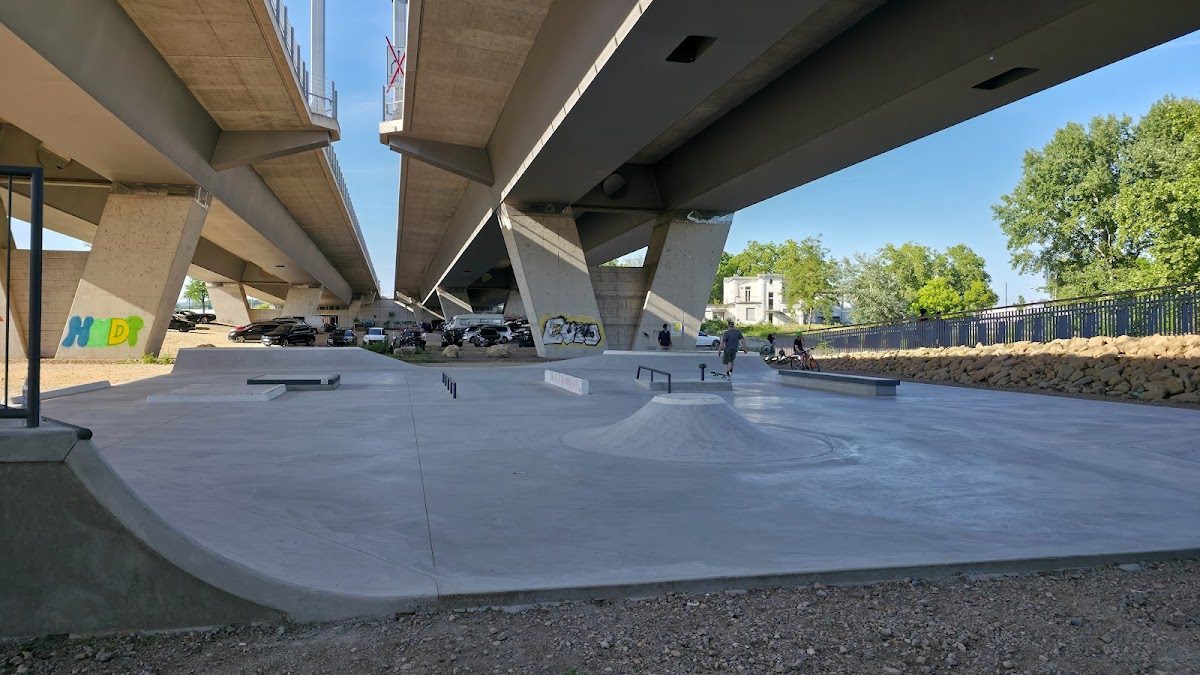 Skatepark Schiersteiner Brücke — rollerblading spot in Wiesbaden, Germany