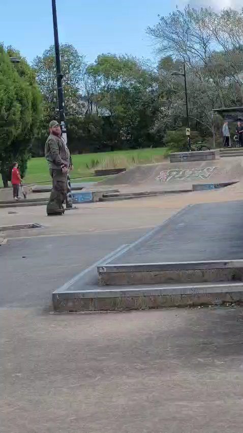 1 foot on the manny pad #skatepark  #stokeplaza 