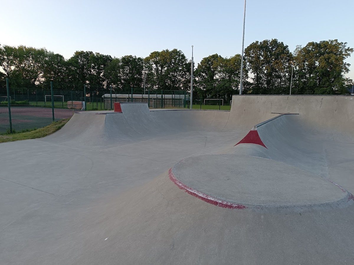 Ter Elst skatepark Zele — rollerblading spot in Zele, Belgie