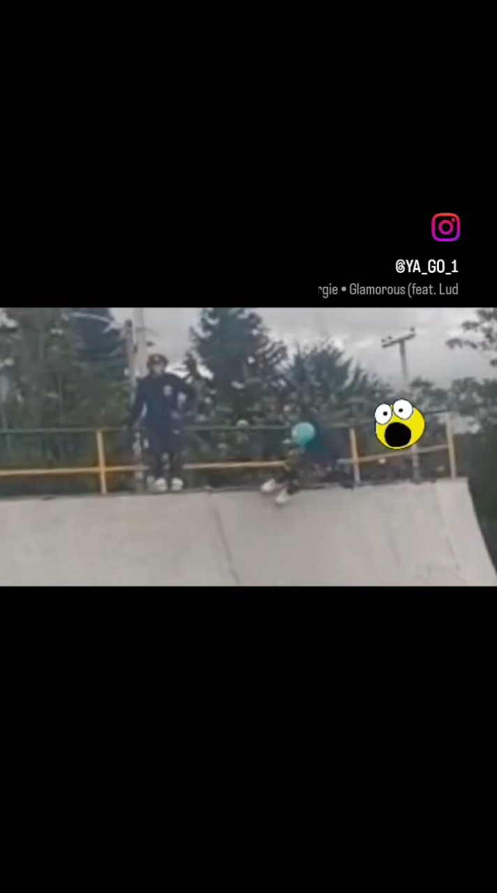 Qué chulilulis cuando uno intenta, intenta y... Sigue intentado. Sigo aprendiendo 😃

What a Chulilulis when I try, try and... Keep trying. I'm still learning 😃 #skatepark #session #girl
