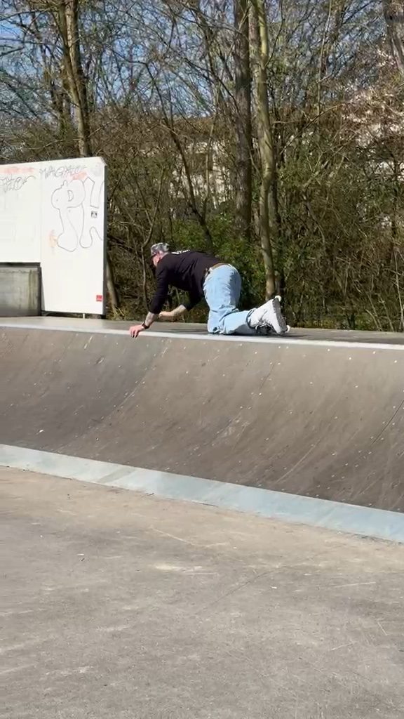 Wax that …..😵‍💫😜 #trick #crew #skatepark #session #spot #city #competition #friends 