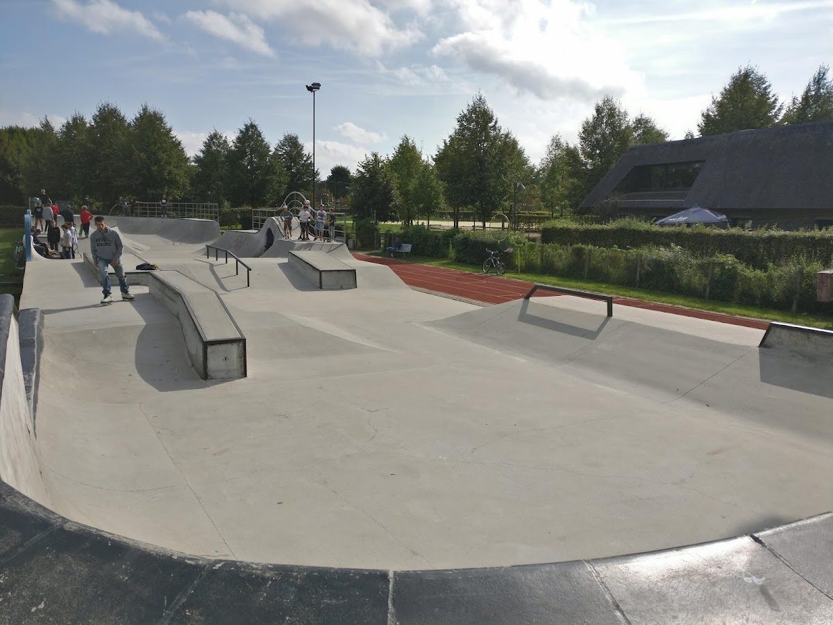 Skatepark De Bres — rollerblading spot in Halle, Belgie